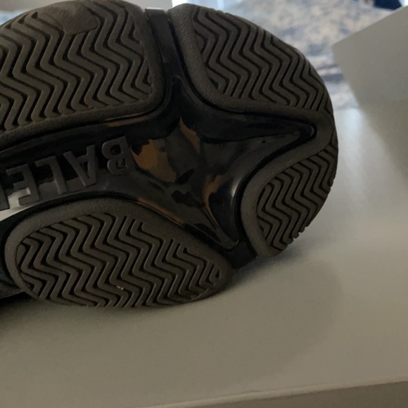 Balenciaga TripleS - Picture 10 of 15